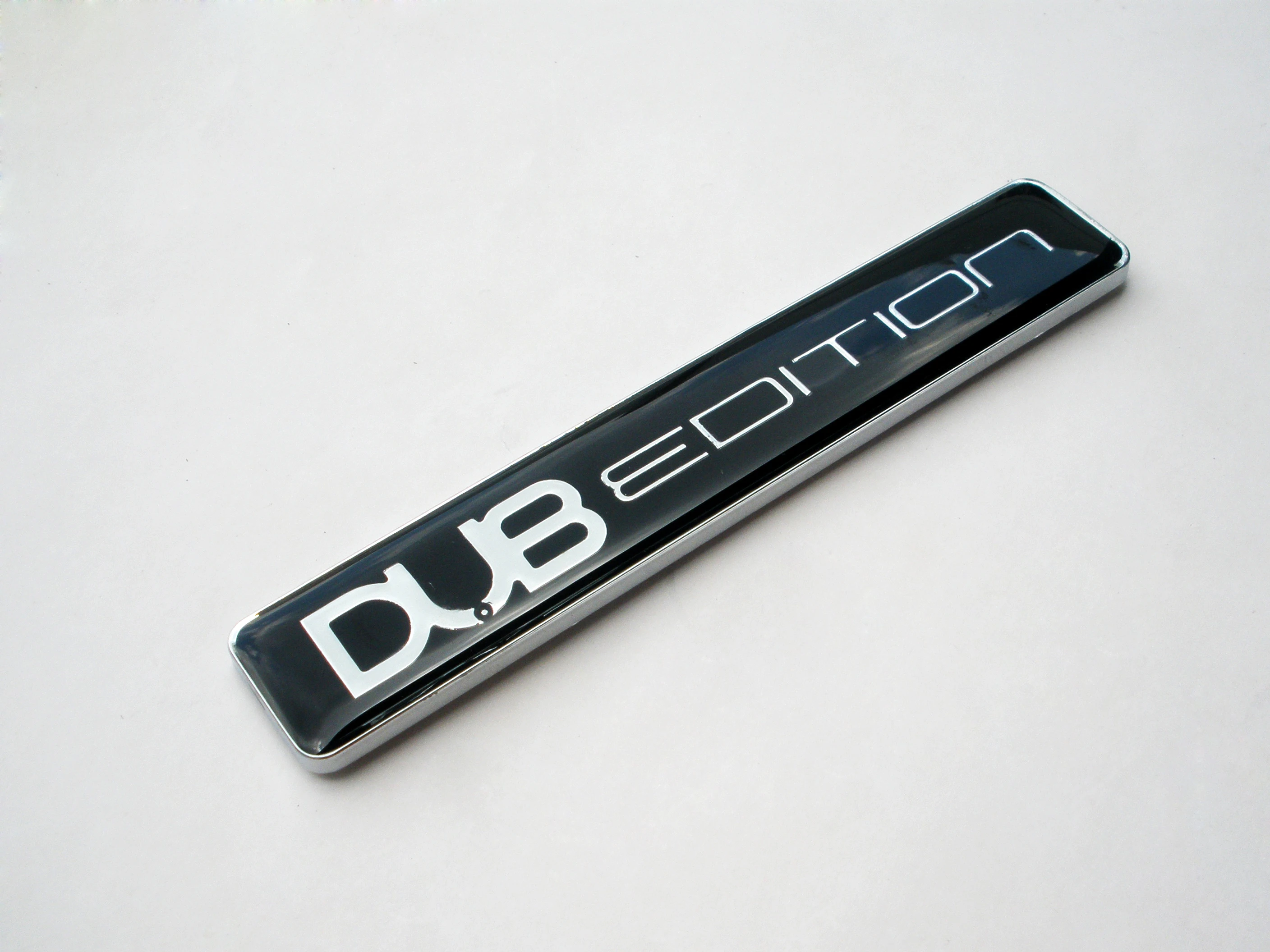 Golf Equipment Used - Chrome Emblem Dub Edition araba amblemi